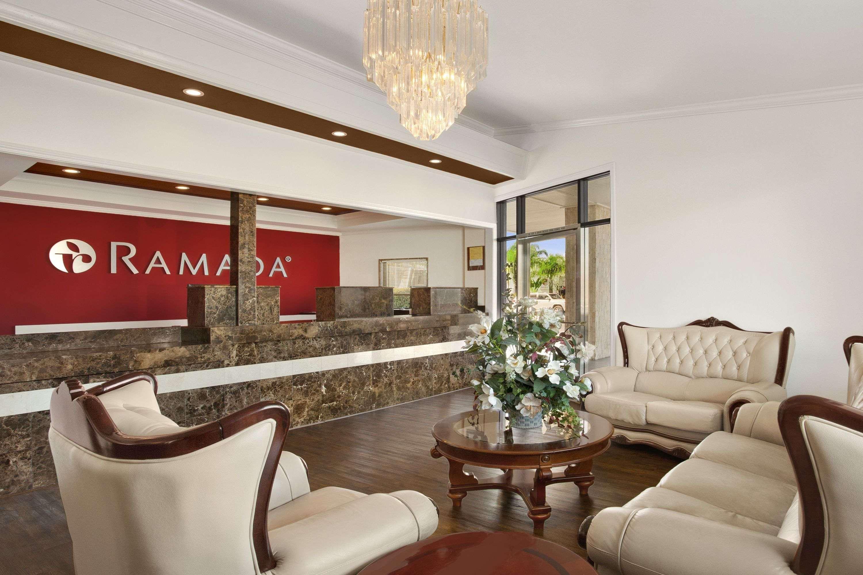Hôtel Ramada By Wyndham Torrance Extérieur photo